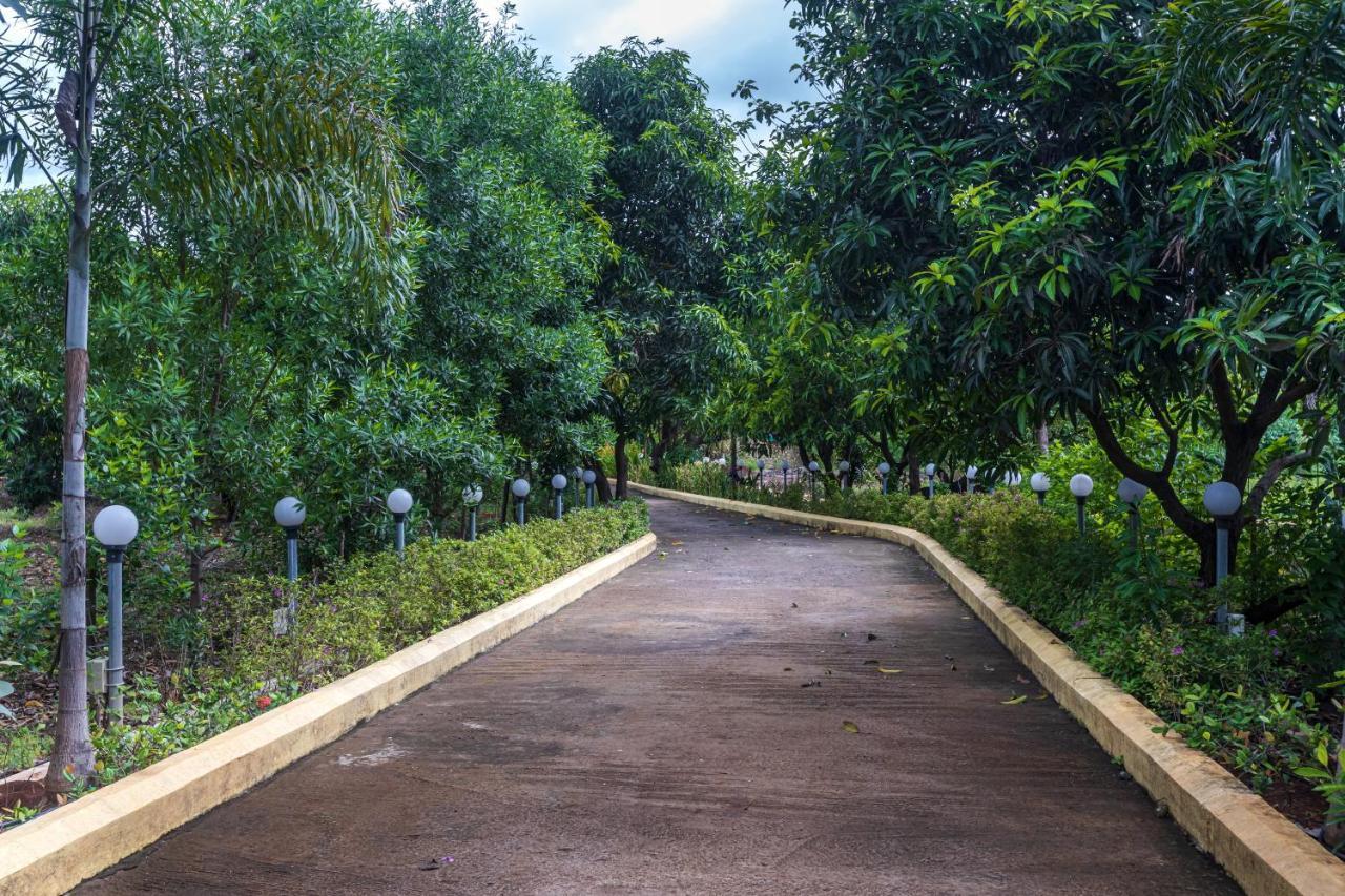 Saffronstays Odyssey, Karjat - 10 Acres Pet-Friendly Estate With Swimming Pool Chinchavli エクステリア 写真
