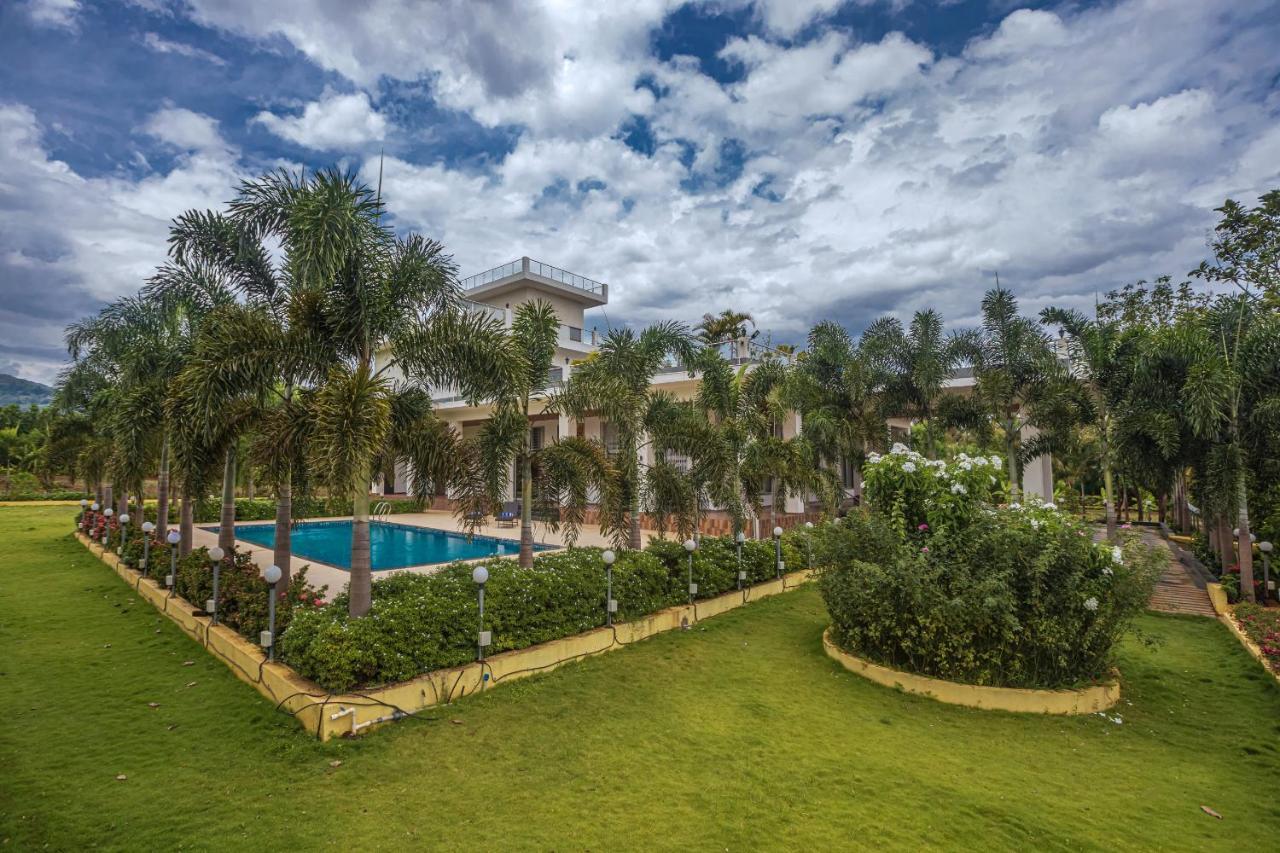 Saffronstays Odyssey, Karjat - 10 Acres Pet-Friendly Estate With Swimming Pool Chinchavli エクステリア 写真
